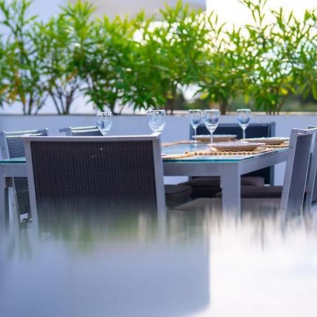 Апартаменты Seaside Elegance With Sea View Марбелья Экстерьер фото