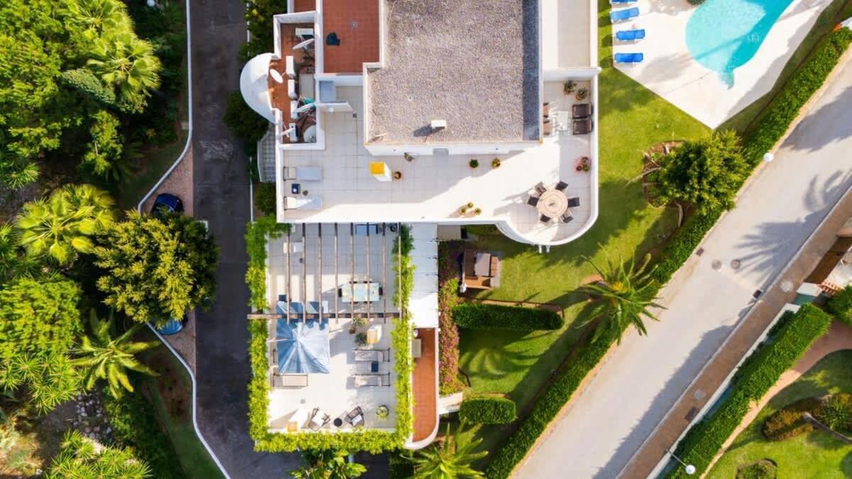 Апартаменты Seaside Elegance With Sea View Марбелья Экстерьер фото