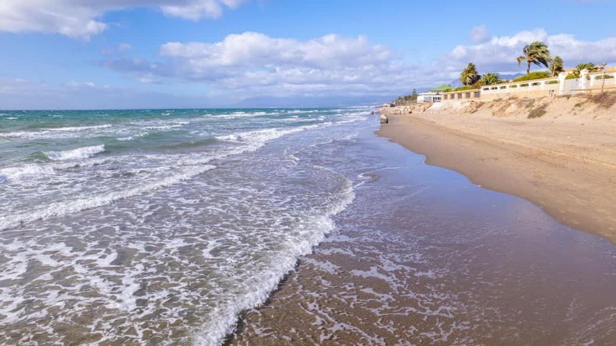 Апартаменты Seaside Elegance With Sea View Марбелья Экстерьер фото