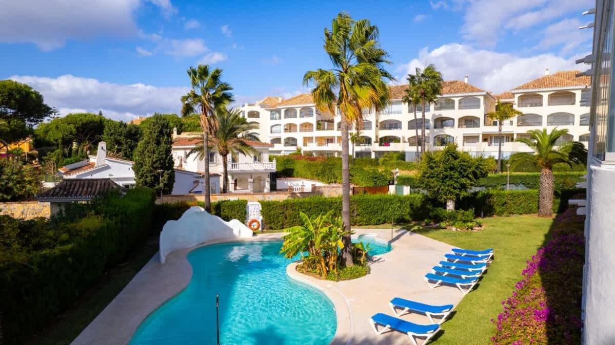 Апартаменты Seaside Elegance With Sea View Марбелья Экстерьер фото