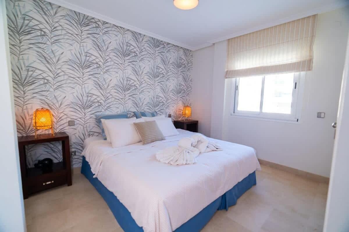 Апартаменты Seaside Elegance With Sea View Марбелья Экстерьер фото