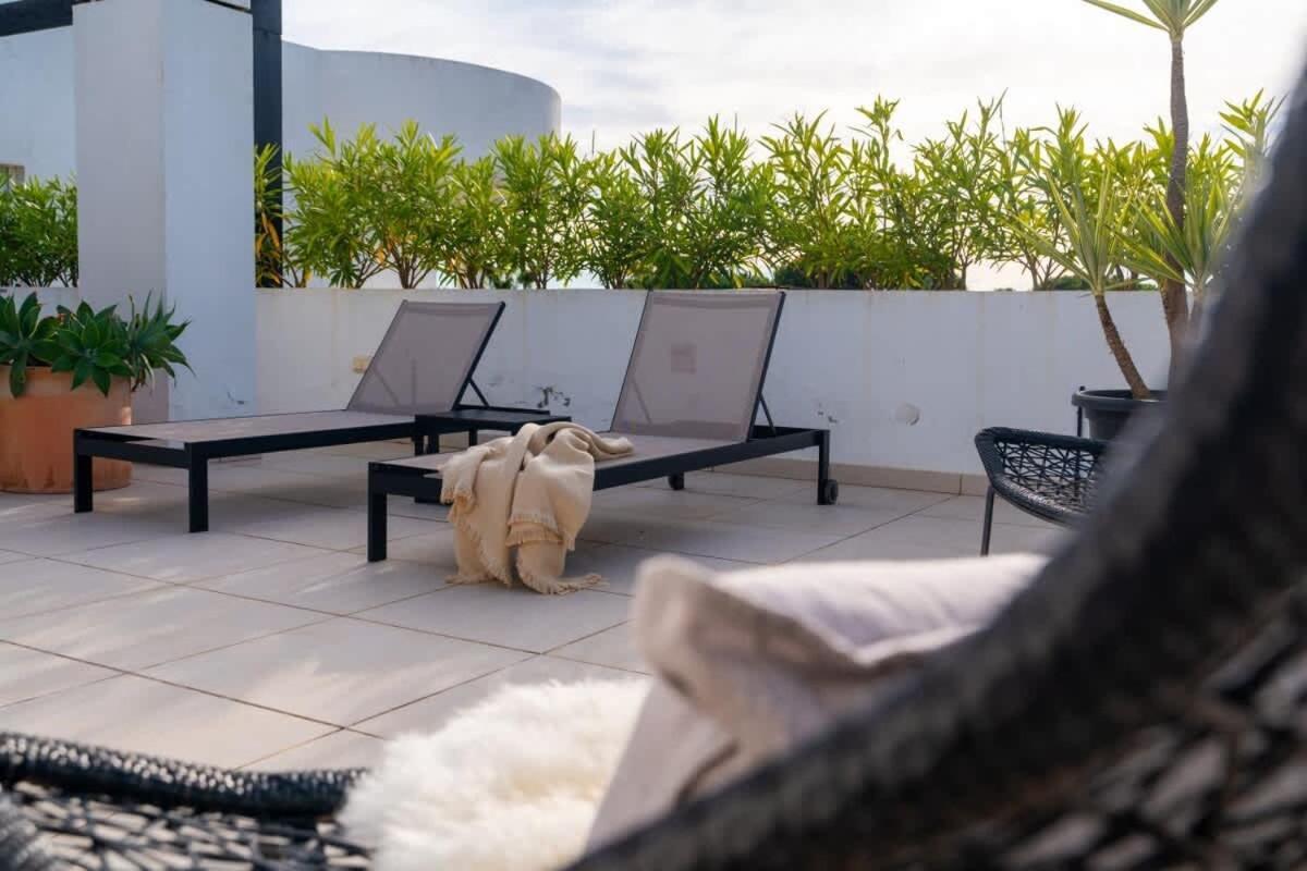 Апартаменты Seaside Elegance With Sea View Марбелья Экстерьер фото