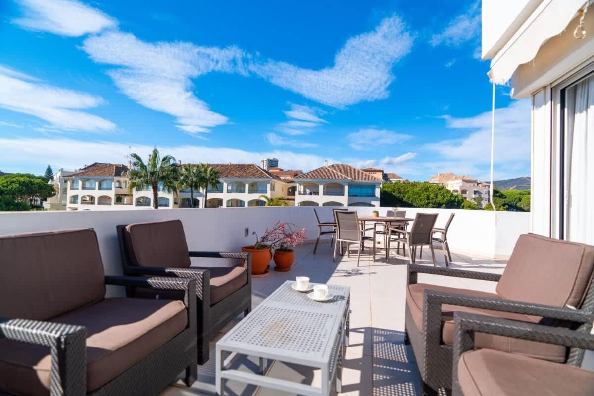 Апартаменты Seaside Elegance With Sea View Марбелья Экстерьер фото