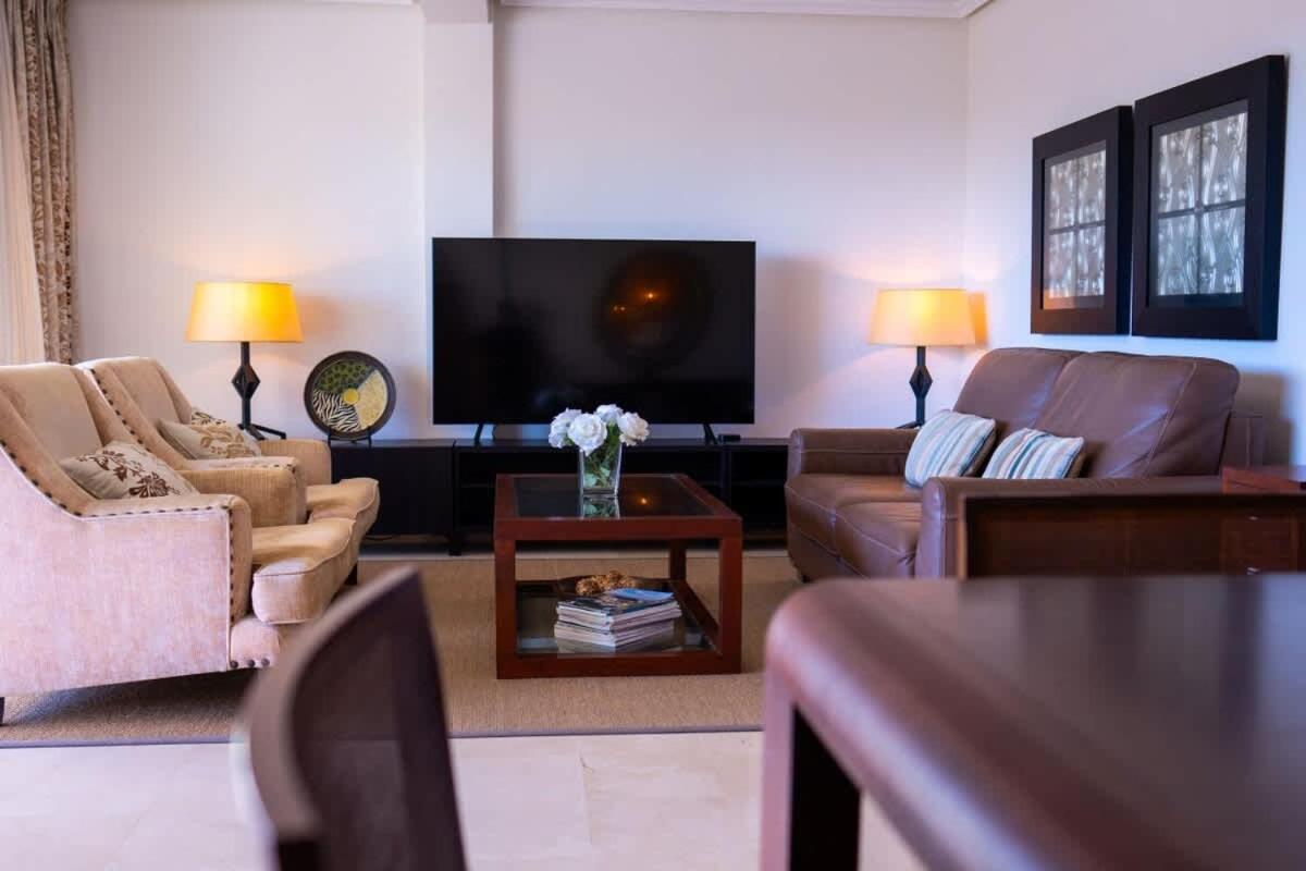 Апартаменты Seaside Elegance With Sea View Марбелья Экстерьер фото