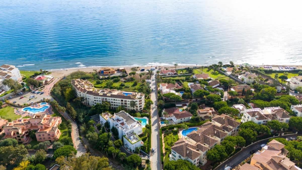 Апартаменты Seaside Elegance With Sea View Марбелья Экстерьер фото