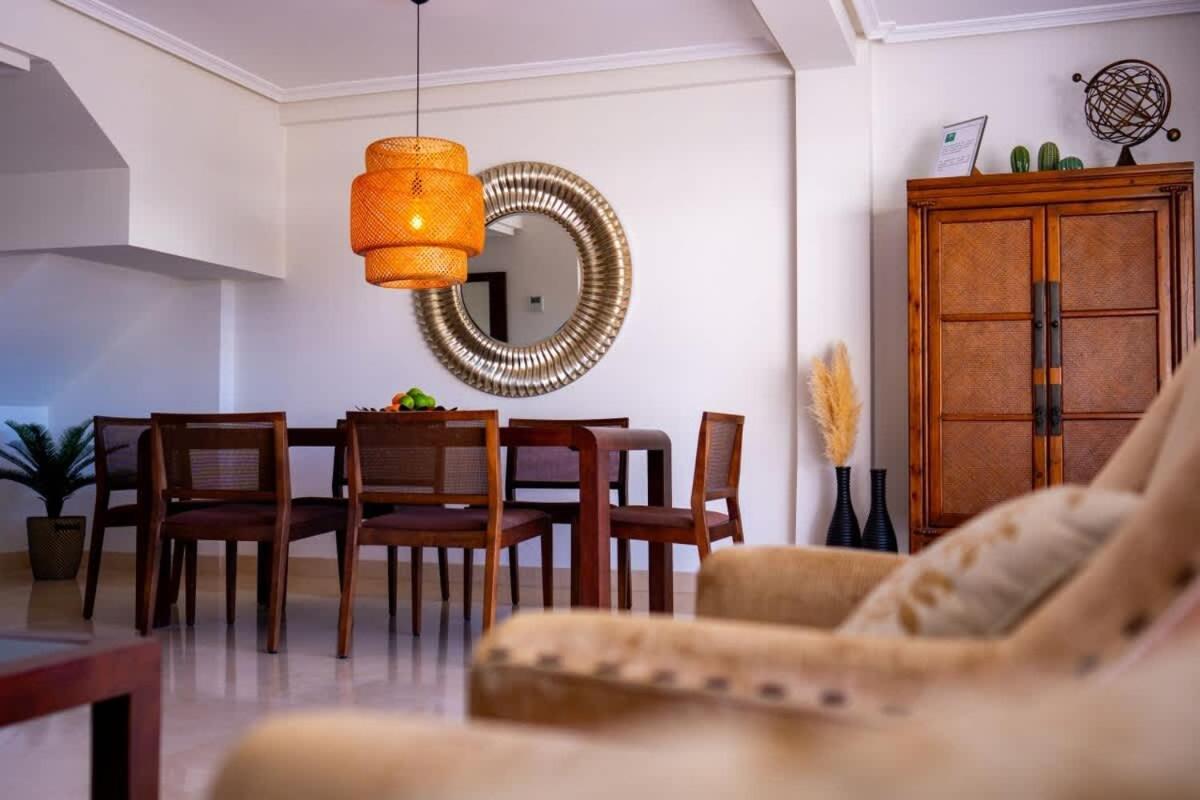 Апартаменты Seaside Elegance With Sea View Марбелья Экстерьер фото